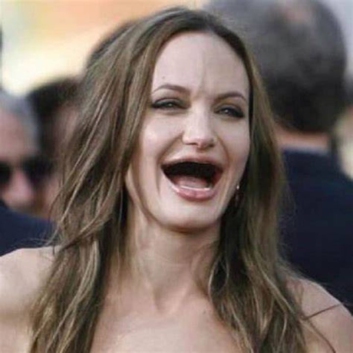10 Celebrities With Unflattering Cry Faces