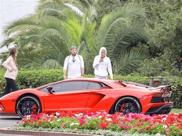 Watch Justin Bieber Struggle To Reverse His Lamborghini